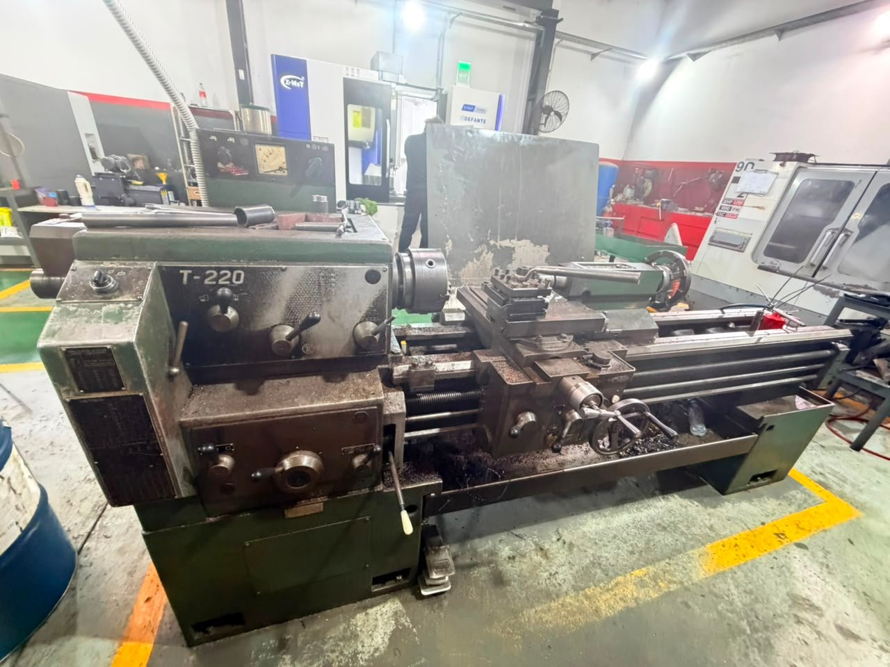 Torno convencional Turri T-220 de DYV Servicios SRL